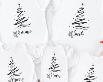 Camiseta navideña familiar a juego, camiseta navideña personalizada con nombre para niños y adultos, camiseta navideña personalizada con árbol de Navidad, camiseta de Acción de Gracias