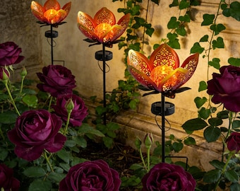 Ręcznie wykonana metalowa lampa solarna w kształcie lotosu | Pale ogrodowe do dekoracji tarasu i ogrodu