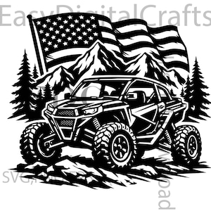 Puede incluir: Una ilustración gráfica en blanco y negro que muestra un vehículo todoterreno frente a una cordillera, pinos y una bandera estadounidense ondeando. El texto EasyDigitalCrafts es visible arriba, con SVG, full download abajo.