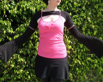 Trumpet-sleeved shrug in black