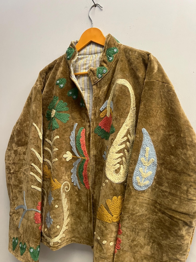 Handmade Velvet Suzani Jacket, Floral Embroidered Boho Coat image 4