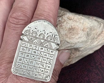 Old heavy large silver Tuareg Marabout Ring with Tifinagh inscriptions, US size 10, inner Diameter 20 mm, Mauretanie