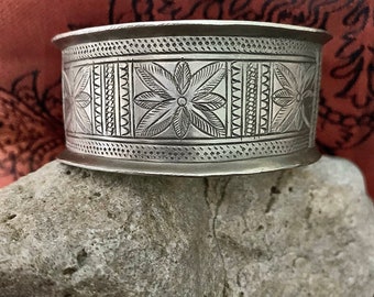 Old Berber Decorated Bracelet, inner diameter 6.5 cm (thick metals)
