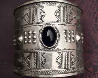 Tuareg large Flexible Cuff Vintage Bracelet with Onyx, White metal