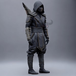 Peut inclure: Un costume de ninja noir avec une cagoule et un masque. Le costume comprend des épaulettes, des protège-bras et une ceinture. La tenue comprend un pantalon, des bottes et des gants noirs. Un arc et un carquois sont attachés dans le dos.