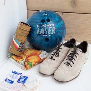 Vintage - 1987 - Bowling Ball - Bowling Case - Bowling Shoes - Wrist Guard -Blue Bowling Ball - Size 7 - The Big Lebowski - Laser Brunswick