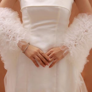 Ivory 3D Floral Wedding Cape with Sleeves. Off-the-Shoulder Ruffled Bridal Shawl. Ruffled Tulle Shoulder Cape. Puff Sleeves Cape.