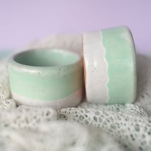 Light Aqua en White Ceramic Ramekins- Large Baking Ramekins- Set of Two- Handgemaakt aardewerk