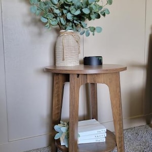 Round Wooden Side Table with 2-Tier Storage, Rustic Walnut Accent Table, Modern End Table for Living Room, Bedroom, Rustic Farmhouse Accent