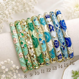 Buntes Emaille Blumen Armband-Set, Gold Ton stapelbare Armbänder, Pastell Blumen Schmuck, Boho Chic Armband, Geschenk für Frauen