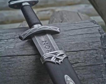 Handsmidd vikingasvärd i damaskusstål från Northman, 91 cm | Present till honom eller marskalkar | Samlarobjekt, väggbonad