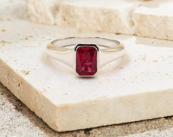 Anillo de rubí baguette: piedra de nacimiento natural de julio, banda apilable de rubí con corte baguette, delicada joya de oro o plata, regalo de cumpleaños para ella.