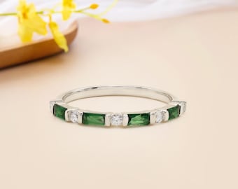 Emerald Wedding Band Eternity Band Unique Baguette Emerald Diamond Ring Vintage Delicate Dainty Stacking Ring Woman Gifts