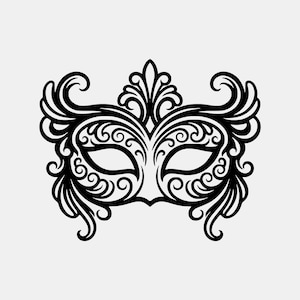 Puede incluir: Máscara de mascarada decorativa en blanco y negro con intrincados patrones de remolinos y florales. La máscara presenta aberturas para los ojos y una cresta central, ideal para fiestas de disfraces.