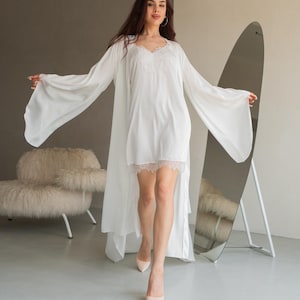 Bridal Robe and Nightgown Set – White Lace Peignoir – Bride Robe Long Train – Bridesmaid Robes – Honeymoon Gift