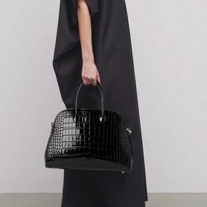 Bolso tote de piel con relieve de cocodrilo, estilo Margaux, con asa superior, regalo de lujo para ella. imagen 4