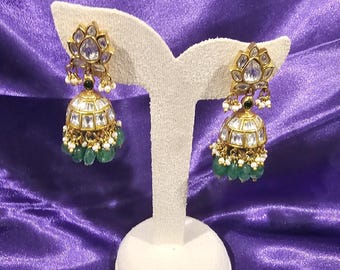 Pendientes jhumka de loto polki, piedra semipreciosa esmeralda, perlas colgantes, pendientes polki, pendientes Kemp verdes, pendientes de moissanita, jhumka polki