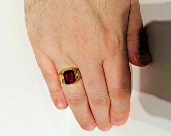 2 kt robijnrode diamanten herenringen art deco 14 kt geelgouden afwerking