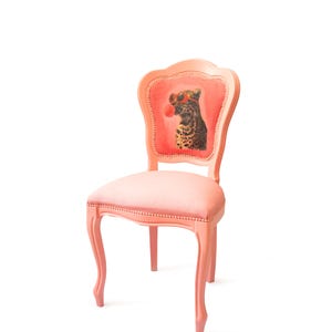 Handbemalter Leoparden Stuhl - Pinker Akzent Stuhl mit Funky Tierkunst | Einzigartige Designer Möbel