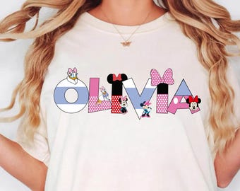 Comfort Colors® aangepaste naam Mickey & Friends familiematching speciaal shirt, gepersonaliseerd Disney-gezinsuitje Mickey kinderverjaardagsshirt peuter