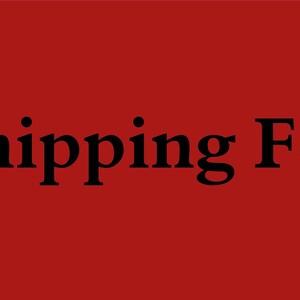 Op de afbeelding: Een rode achtergrond met de woorden "Shipping Fee" in zwarte, vette letters. De tekst is gecentreerd en beslaat het grootste deel van de afbeelding.