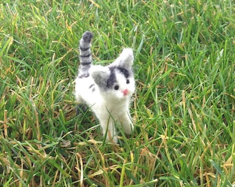 Needle Felted Cat Miniature, Tiny Wool Animal, Dollhouse Decor Toy
