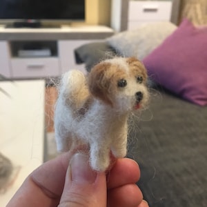 Gefilzte Hündchen, Nadelfilz Miniatur, handgemachtes Geschenk, Miniaturhund,Hund personalisiert