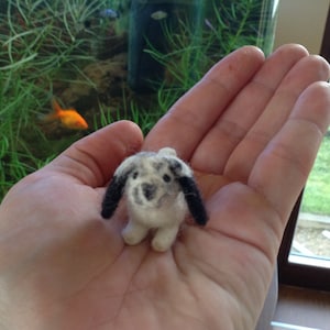 Naaldvilten konijntje miniatuur vilt konijn, 1 12 schaal poppenhuis huisdier handgemaakte wol dier, schattig konijntje cadeau voor dierenliefhebbers