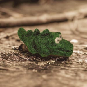 Miniature Felted Crocodile – Handmade Wool Animal – Needle Felted Crocodile – Tiny Reptile – Dollhouse Decor – Gift for Animal Lovers