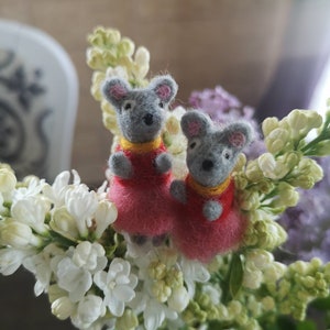 Felted mouse, mouse miniature, handmade gift, needle felted mouse, baby mouse, singing mouse, cake topper, handmade gift, miniature