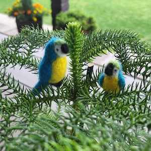 Needle Felted Parrot Miniature Felt Bird Dollhouse Animal 1 12 Scale Parrot, Handmade Wool Sculpture Pet Bird Figurine, Gift for Bird Lover