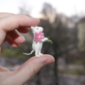 Felt toy, mini needle felted mouse, miniature mouse, pink flower, natural wool toy, felt mouse