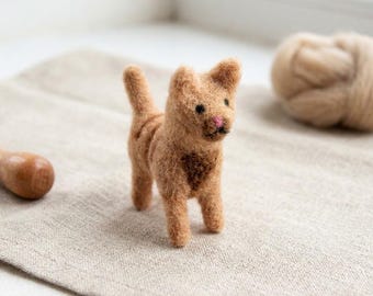 ニードルフェルトで作られた猫、ミニチュアの子猫の置物、ドールハウスのペット、猫好きへのパーソナライズされたギフト