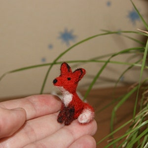 Felted fox, fox miniature, miniature animal, fox, cake topper, natural wool toys, wild animals miniature, red fox, cute fox