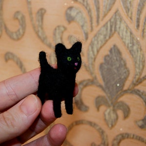 Gato negro en miniatura de fieltro con aguja, mascota para casa de muñecas, figura de gato a escala 1:12, animal de lana hecho a mano, regalo para amantes de los gatos