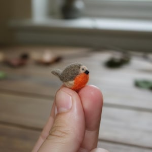Miniaturowy rudzik, rudzik na prezent, ozdoba na tort, mały ptak ręcznie robiony z filcu igłowego, ptak do domku dla lalek, prezent dla miłośników ptaków