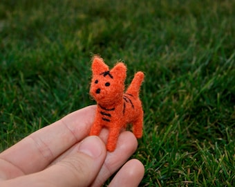 Felted cat, cat miniature, neddle felted cat, super tiny, felted toys, toy cat, natural wool toys