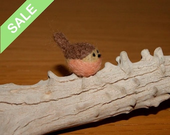 Felted bird, felted robin, super tiny, robin miniature, natural toy, soft sculpture, bird miniature