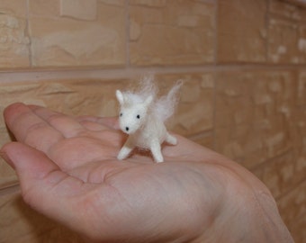 Miniature Felted Unicorn – Handmade Wool Fantasy Creature – 5 cm Magical Animal – Needle Felted Unicorn – Fairy Tale Gift – Whimsical Decor