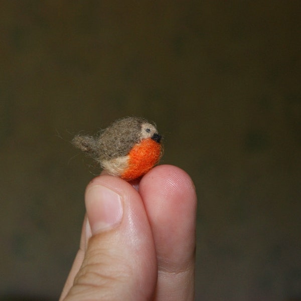 Robin, Bird, Christmas gift, Felted bird, felted  robin, super tiny, robin miniature,  gift, soft sculpture, bird miniature