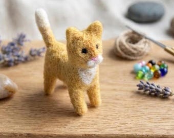 ニードルフェルトで作られた猫、ミニチュアの子猫の置物、ドールハウスのペット、猫好きへのパーソナライズされたギフト