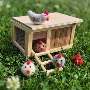 Miniature Chicken Coop Dollhouse Hen House With Chicks, 1 12 Scale Farm ...