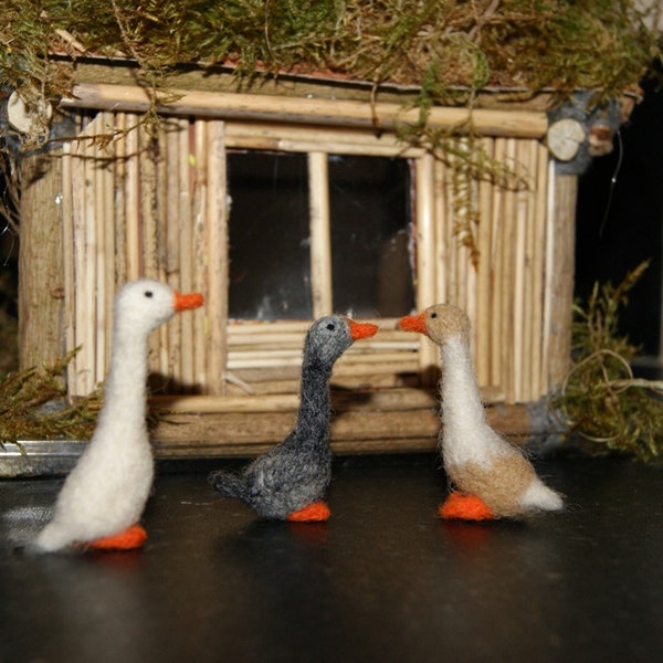 Felted duck, miniature duck, felted farm animals, felt toys, natural wool toys, needle felted duck