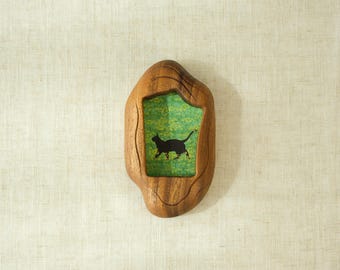 Handcrafted Solid Wood Wall Hanging Picture Frame, Black Cat Design, Natural Vintage Home Decor