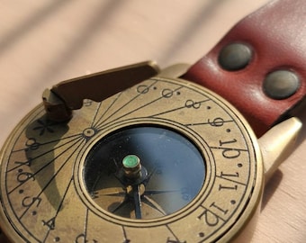 Reloj de pulsera con brújula y esfera solar de latón personalizado: Reloj de navegación con correa de cuero estilo steampunk / Regalo de Navidad