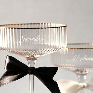 Personligt graverat champagneglas, anpassade martiniglas, anpassade champagnekupor, bröllopspresent till henne