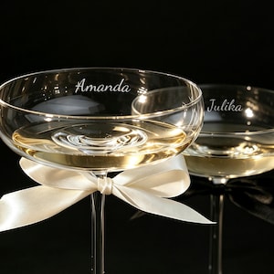 Personliga graverade martiniglas, anpassat champagneglas, förlovningsglas, bröllopspresent