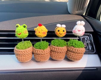 かぎ針編みの車用ベントクリップ、弾力のあるミニ鉢植えのカエル、ひよこ、ウサギ、ハチ、愛らしい手作りの車内装飾
