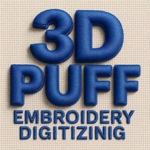 以下が含まれることがあります： 青色のテクスチャード加工された文字で「3D PUFF EMBROIDERY DIGITIZINIG」という言葉が描かれたグラフィック。 「3D」と「PUFF」は太字で浮き上がったスタイルで、他の単語は小さく平らなフォントです。 背景は、明るいベージュのテクスチャード加工された生地です。