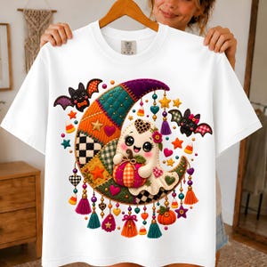 Spöke på månen PNG, lapptäcke Boho Halloween-skjortadesign, sublimering av filt